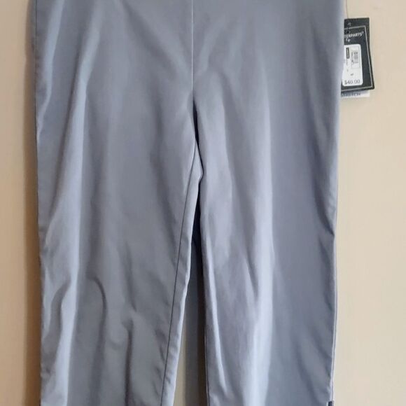 New Counterparts Women's Size 6P super stretch antique blue Capri studded accent - Picture 1 of 9